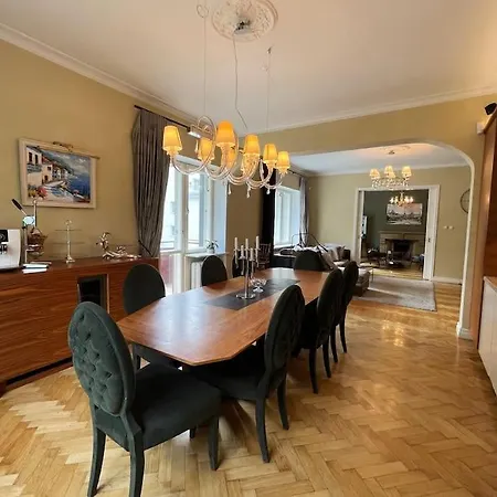 Spacious In Center Apartamento