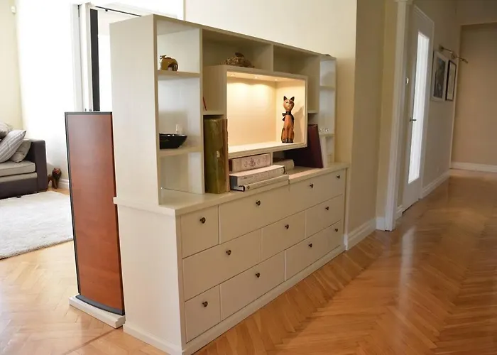 Spacious In Center Reval